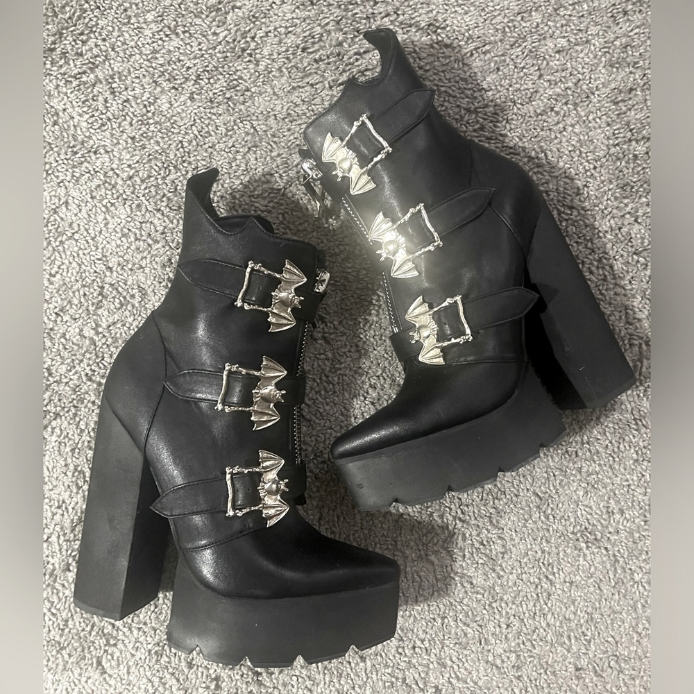 Current Mood Hellbat Boots
